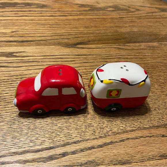 Christmas Car and Trailer Salt and Pepper Shakers - Picture 1 of 8